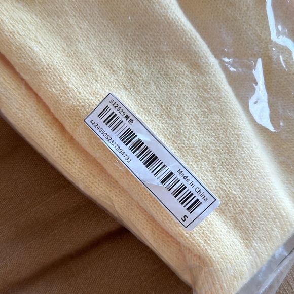 V-Neck Knitted top 💸 - Picture 5 of 5